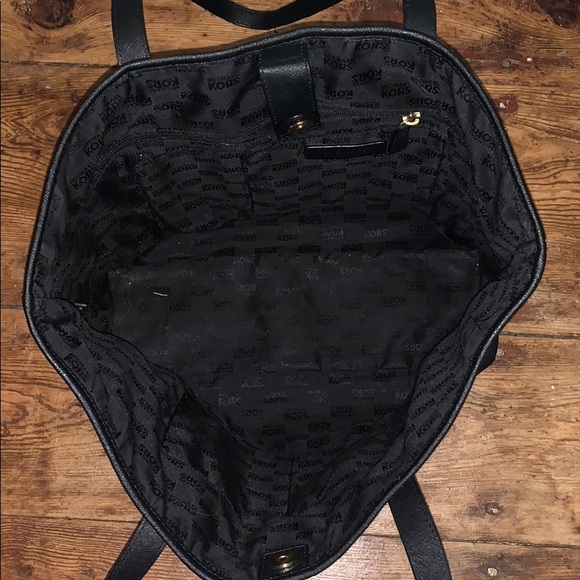 Michael Kors Oversized Large Black Tote - Picture 10 of 16